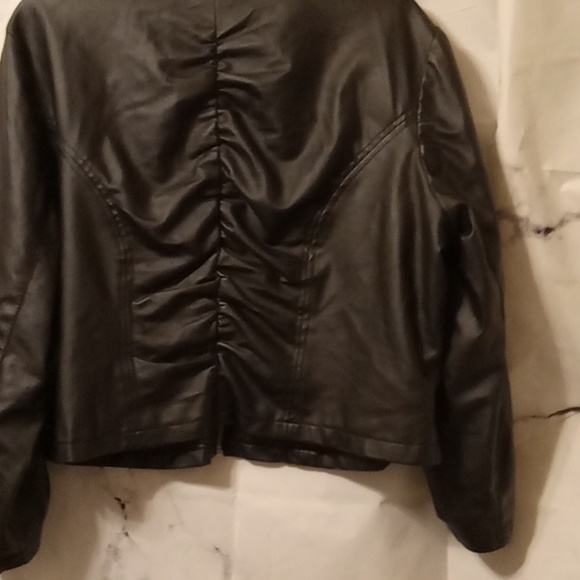 Dots bomber Jacket 2X 💛💛💛🤍 - Picture 11 of 12